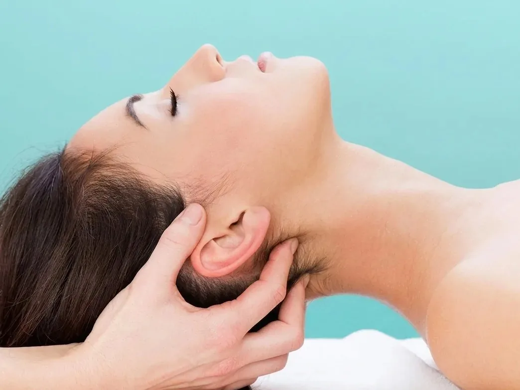 Terapia manual cervical en la clínica de fisioterapia de Lugo